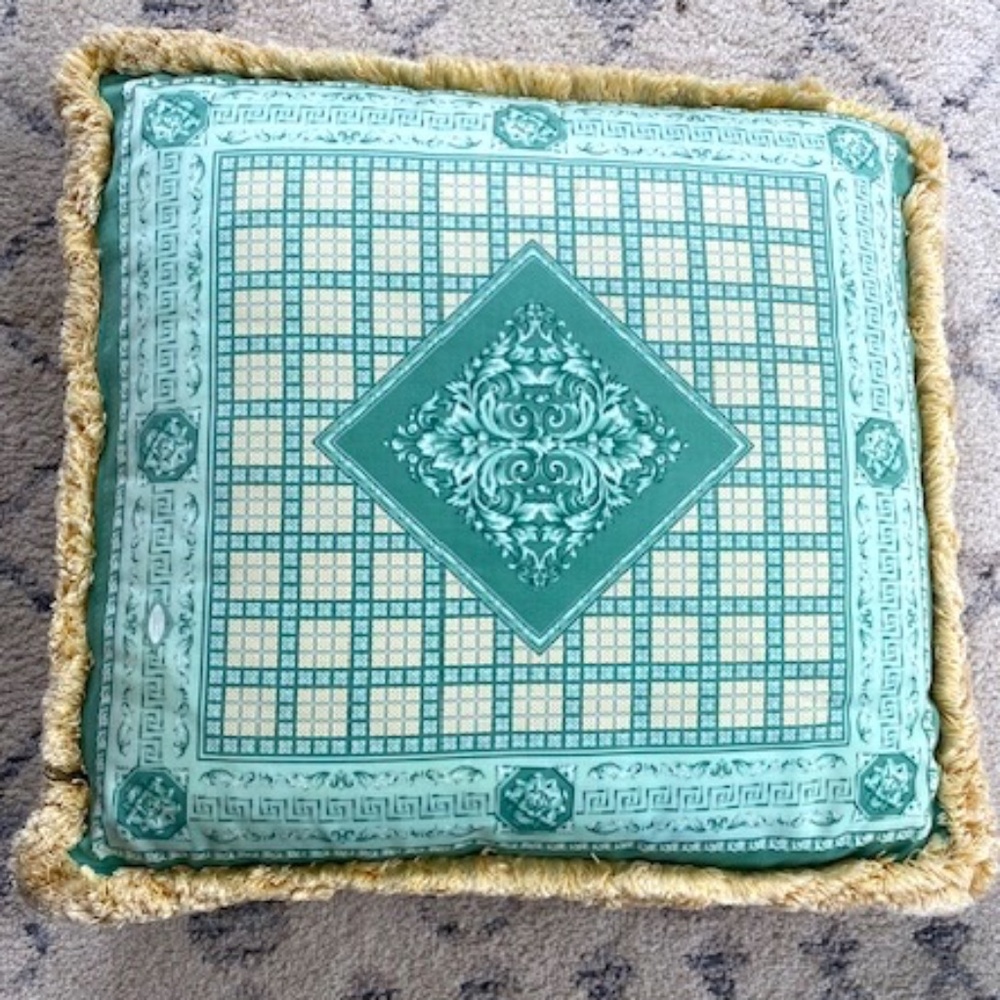 Gorgeous VERSACE small pillow. - Picture 2 of 6